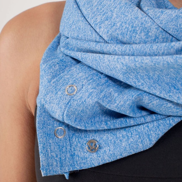NWT Lululemon Vinyasa Scarf Blue RULU Heathered Porcelain (Reversible) - Picture 6 of 13